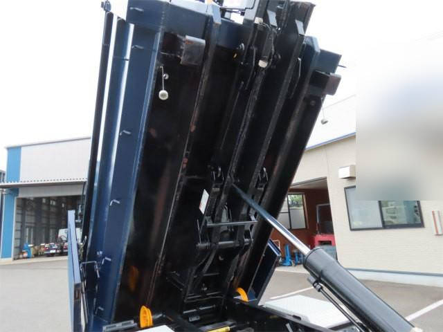 三菱ふそうキャンターコンテナ専用車小型（2t・3t）[写真28]