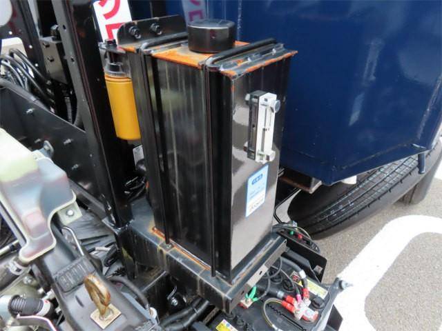 三菱ふそうキャンターコンテナ専用車小型（2t・3t）[写真31]