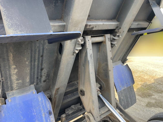 三菱ふそうキャンターダンプ小型（2t・3t）[写真15]