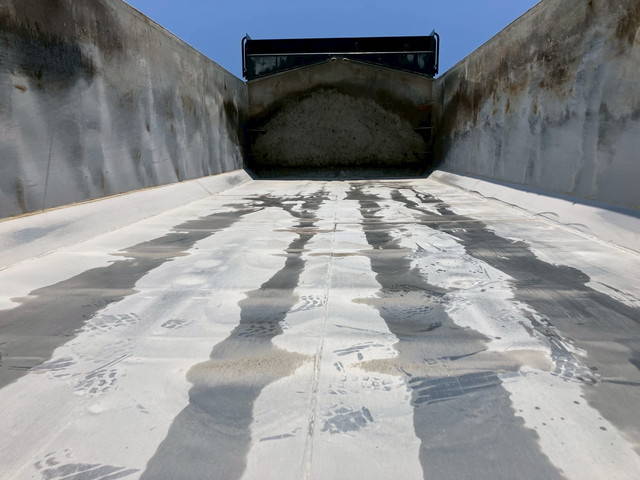 いすゞギガ深ダンプ（土砂禁ダンプ）大型（10t）[写真12]