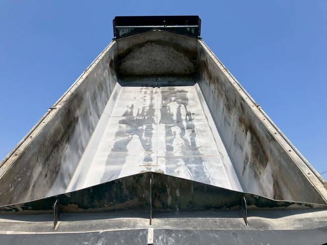 いすゞギガ深ダンプ（土砂禁ダンプ）大型（10t）[写真13]