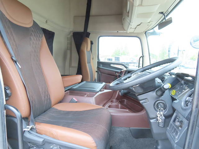 日野プロフィアトレーラーヘッド（トラクターヘッド）大型（10t）[写真17]