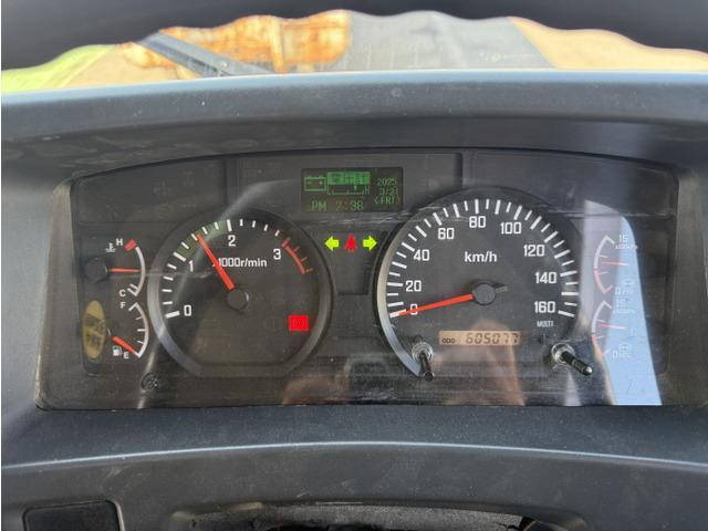 いすゞフォワードコンテナ専用車増トン（6t・8t）[写真27]