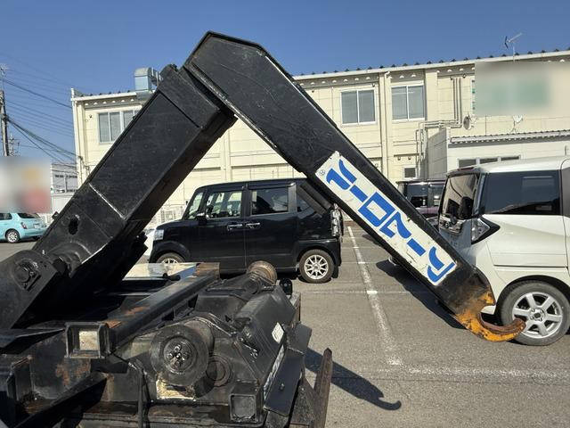 いすゞフォワードコンテナ専用車増トン（6t・8t）[写真03]