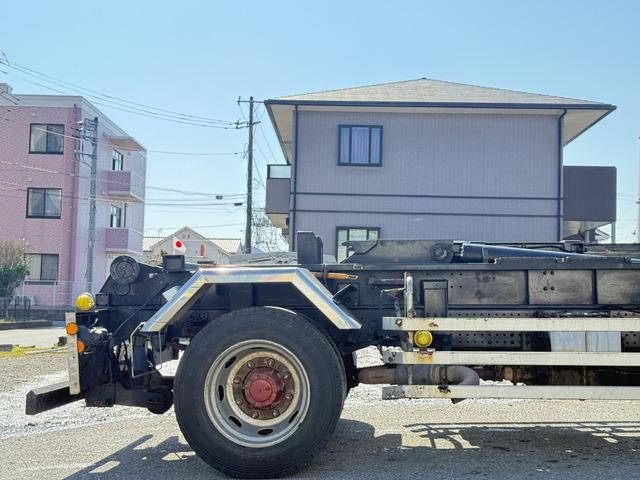 いすゞフォワードコンテナ専用車増トン（6t・8t）[写真09]