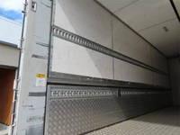 三菱ふそうファイター冷蔵冷凍ウイング中型（4t）[写真23]