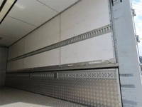 三菱ふそうファイター冷蔵冷凍ウイング中型（4t）[写真24]