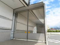 三菱ふそうファイター冷蔵冷凍ウイング中型（4t）[写真28]