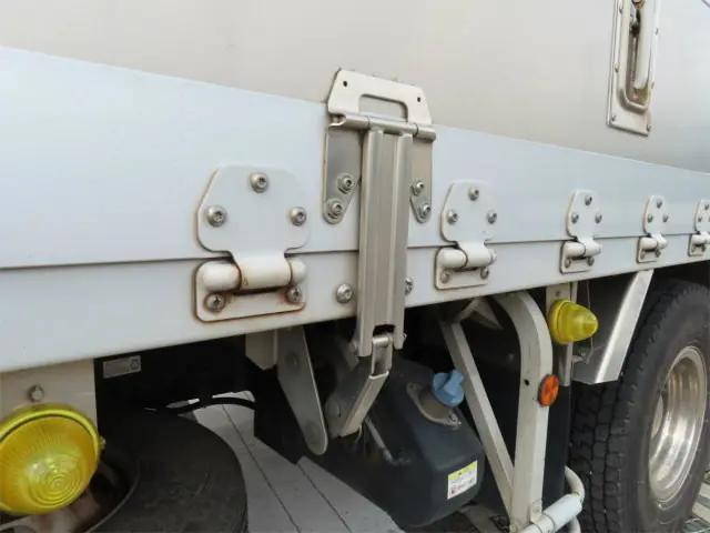 三菱ふそうファイター冷蔵冷凍ウイング中型（4t）[写真30]