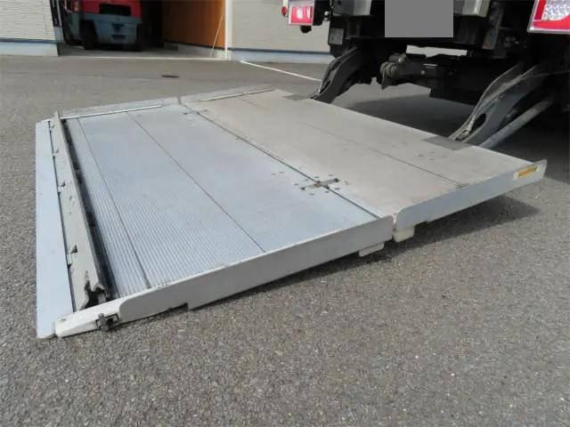 三菱ふそうファイター冷蔵冷凍ウイング中型（4t）[写真32]