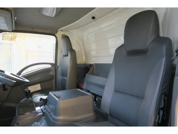 いすゞエルフパネルバン小型（2t・3t）[写真30]