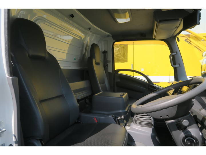 いすゞエルフパネルバン小型（2t・3t）[写真35]