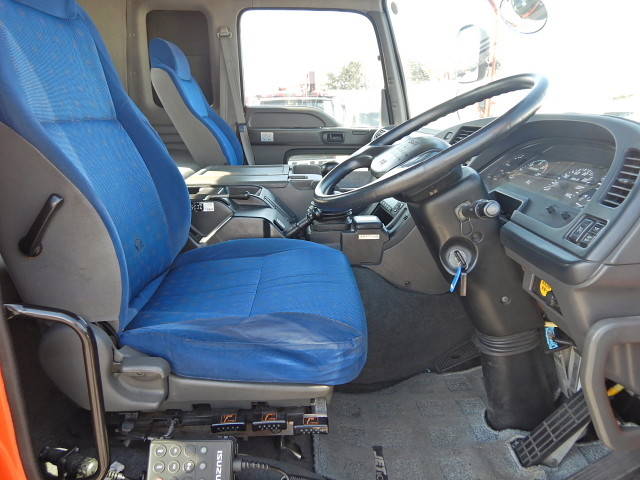 いすゞギガトレーラーヘッド（トラクターヘッド）大型（10t）[写真17]