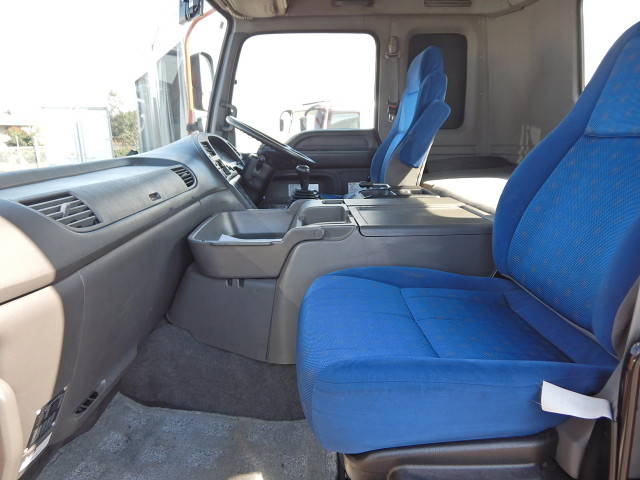 いすゞギガトレーラーヘッド（トラクターヘッド）大型（10t）[写真18]