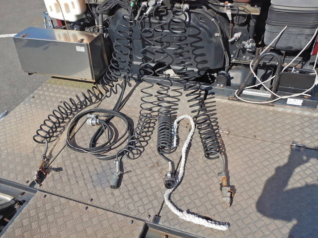 いすゞギガトレーラーヘッド（トラクターヘッド）大型（10t）[写真30]