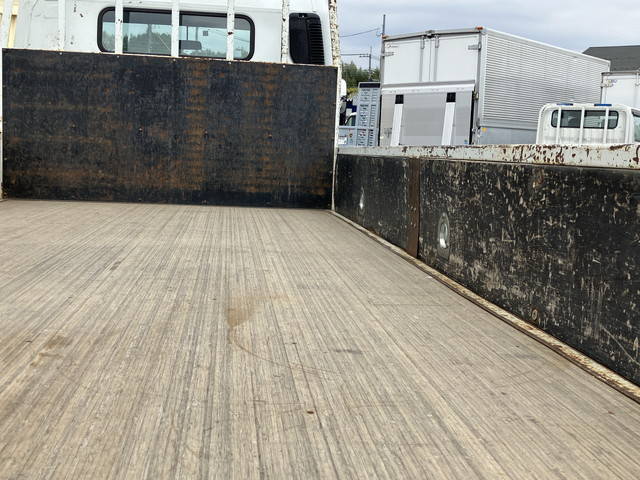 三菱ふそうキャンター平ボディ小型（2t・3t）[写真13]