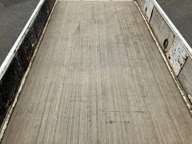 三菱ふそうキャンター平ボディ小型（2t・3t）[写真16]