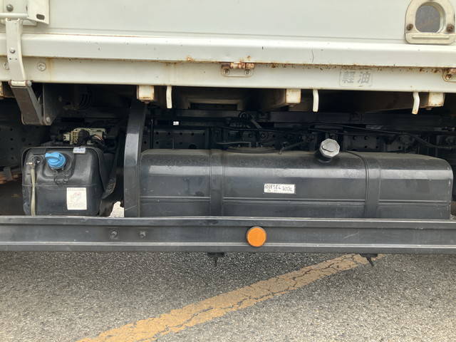 三菱ふそうキャンター平ボディ小型（2t・3t）[写真22]