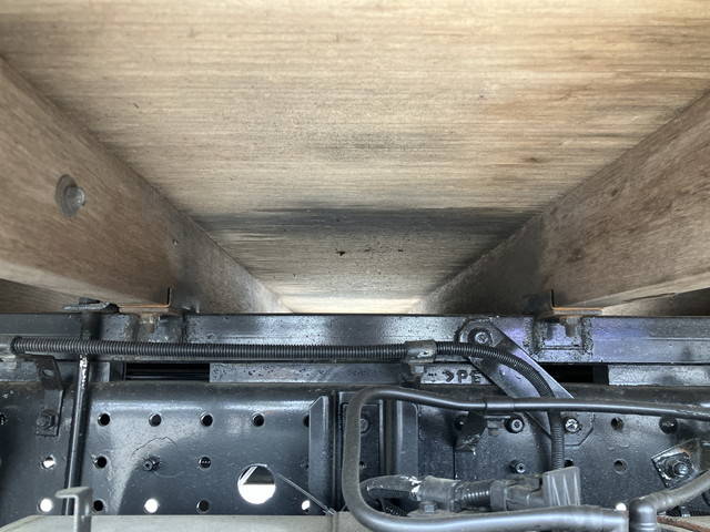 三菱ふそうキャンター平ボディ小型（2t・3t）[写真23]