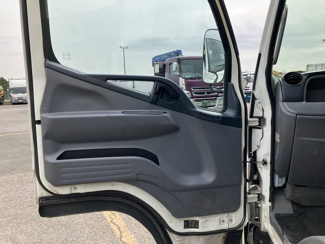 三菱ふそうキャンター平ボディ小型（2t・3t）[写真27]