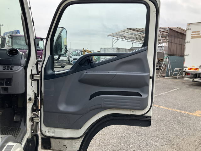 三菱ふそうキャンター平ボディ小型（2t・3t）[写真28]