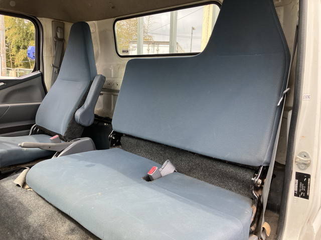三菱ふそうキャンター平ボディ小型（2t・3t）[写真30]