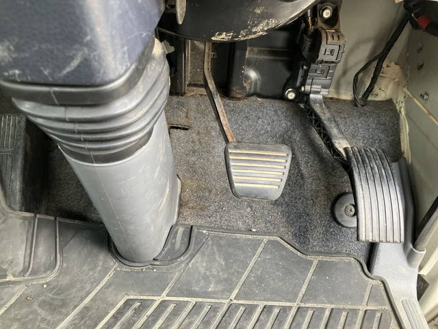 三菱ふそうキャンター平ボディ小型（2t・3t）[写真35]