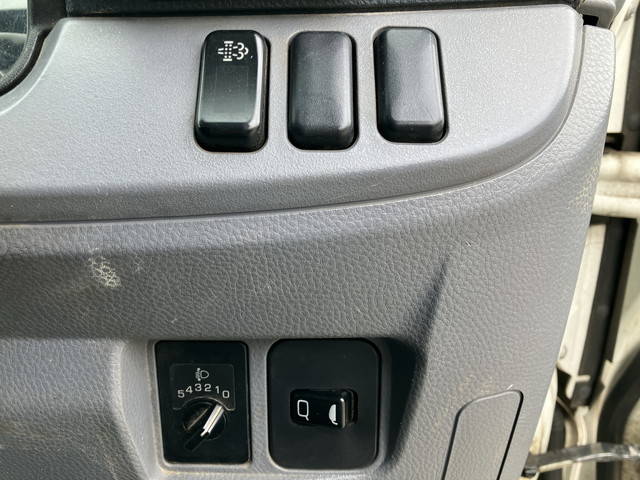 三菱ふそうキャンター平ボディ小型（2t・3t）[写真37]