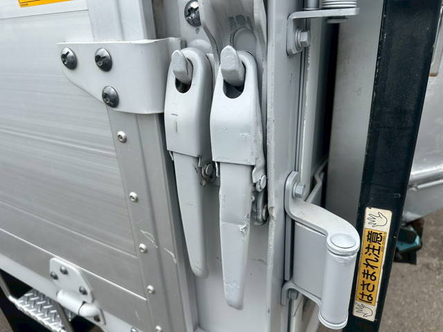 三菱ふそうファイターアルミウイング中型（4t）[写真38]