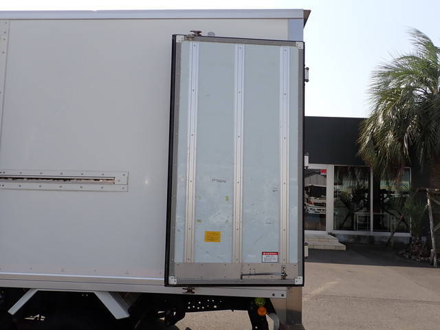 いすゞエルフ冷凍車（冷蔵車）小型（2t・3t）[写真12]