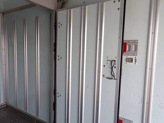 いすゞエルフ冷凍車（冷蔵車）小型（2t・3t）[写真19]