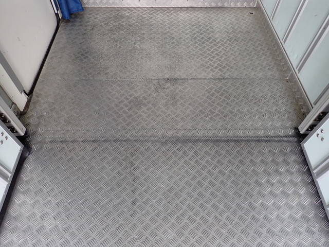 いすゞエルフ冷凍車（冷蔵車）小型（2t・3t）[写真20]