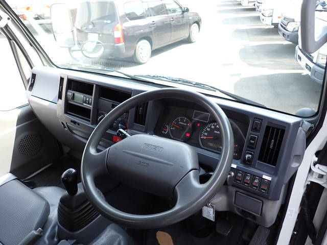 いすゞエルフ冷凍車（冷蔵車）小型（2t・3t）[写真30]