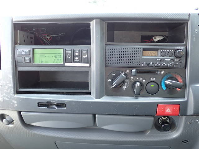 いすゞエルフ冷凍車（冷蔵車）小型（2t・3t）[写真33]