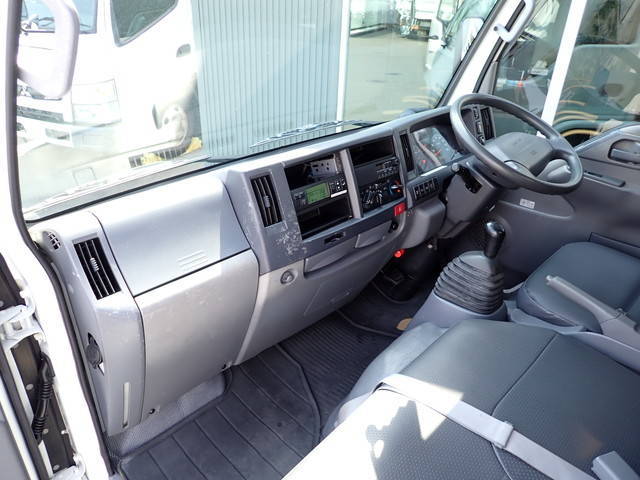 いすゞエルフ冷凍車（冷蔵車）小型（2t・3t）[写真34]