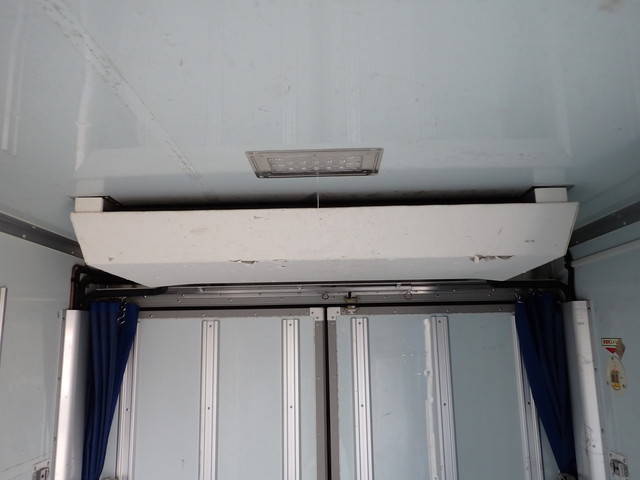 いすゞエルフ冷凍車（冷蔵車）小型（2t・3t）[写真08]