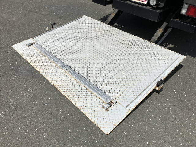 三菱ふそうキャンターアルミバン小型（2t・3t）[写真16]