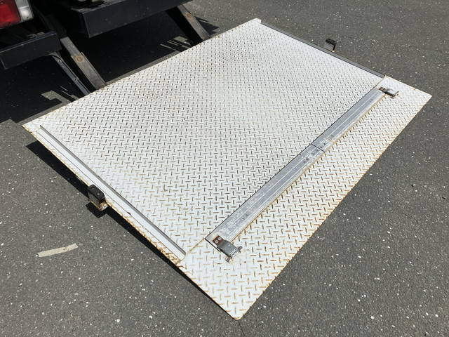 三菱ふそうキャンターアルミバン小型（2t・3t）[写真17]