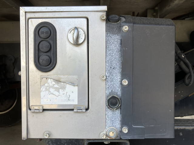 三菱ふそうキャンターアルミバン小型（2t・3t）[写真22]