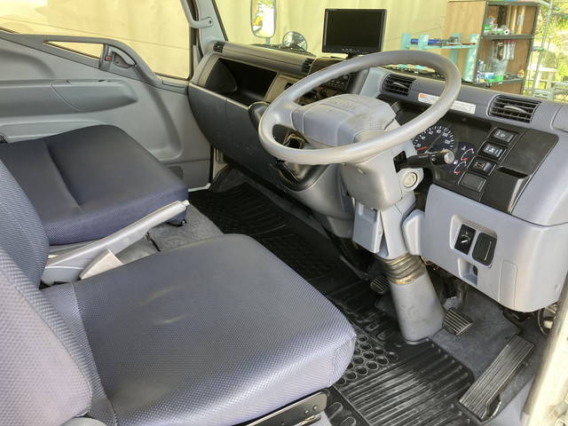 三菱ふそうキャンターアルミバン小型（2t・3t）[写真34]