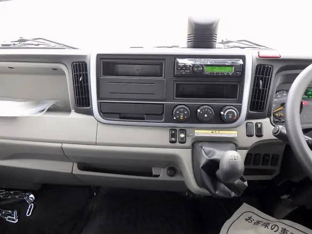 三菱ふそうキャンターセルフクレーン4段小型（2t・3t）[写真17]