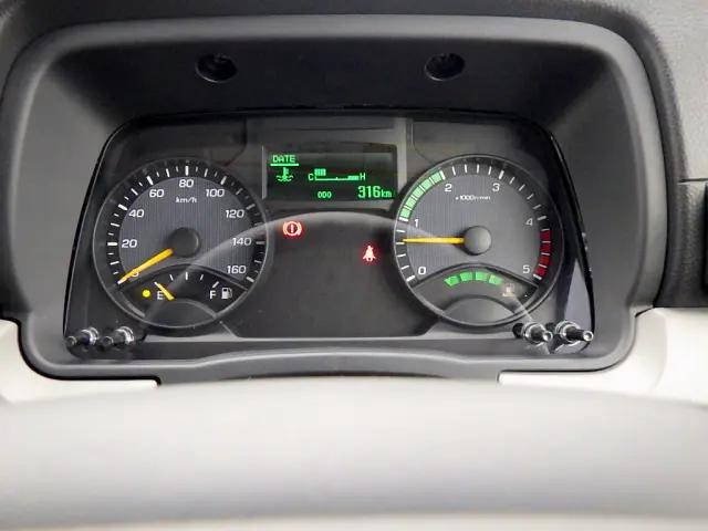 三菱ふそうキャンターセルフクレーン4段小型（2t・3t）[写真37]