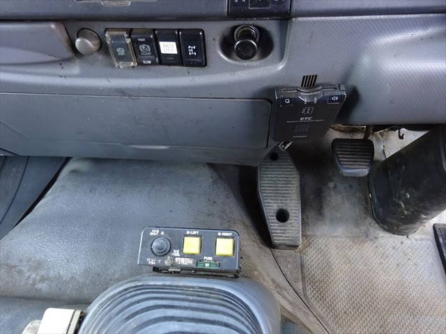 いすゞフォワードダンプ中型（4t）[写真24]