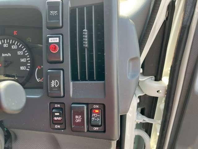 いすゞエルフクレーン4段小型（2t・3t）[写真15]