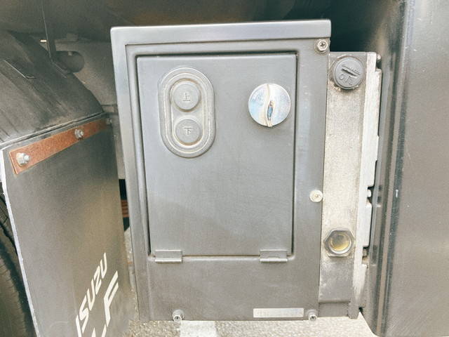 いすゞエルフ平ボディ小型（2t・3t）[写真17]