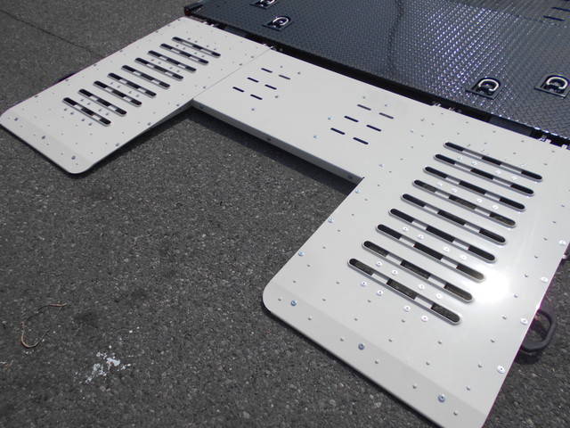 いすゞフォワードセーフティローダー中型（4t）[写真10]