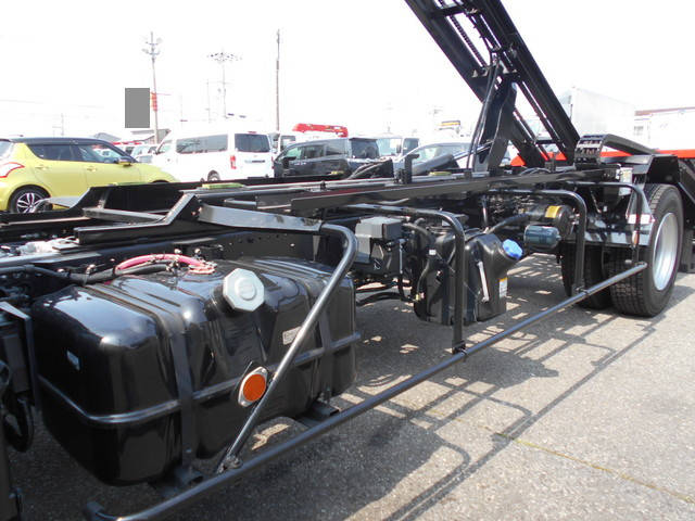 いすゞフォワードセーフティローダー中型（4t）[写真19]