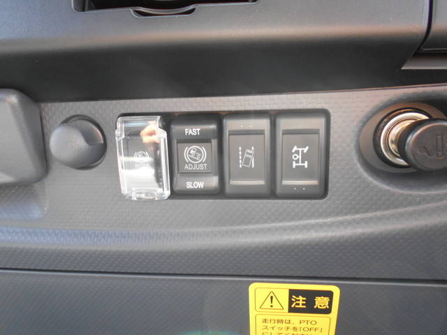 いすゞフォワードセーフティローダー中型（4t）[写真30]