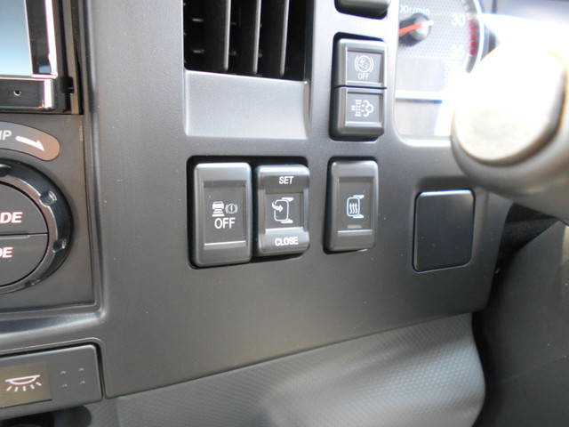 いすゞフォワードセーフティローダー中型（4t）[写真32]