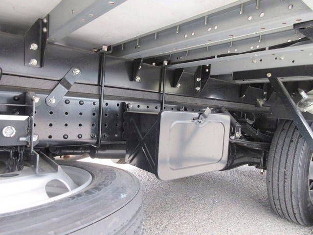 三菱ふそうキャンターアルミウイング小型（2t・3t）[写真11]